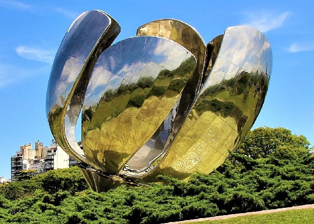 Floralis: 2 km