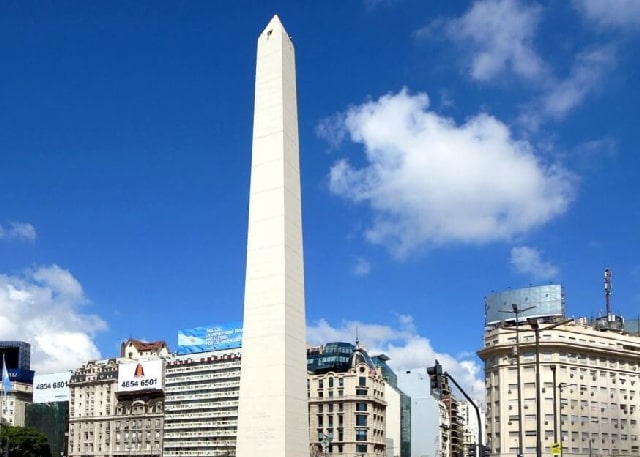 Obelisco: 900 m