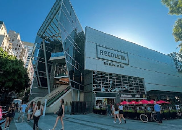 Recoleta Mall: 50 mts